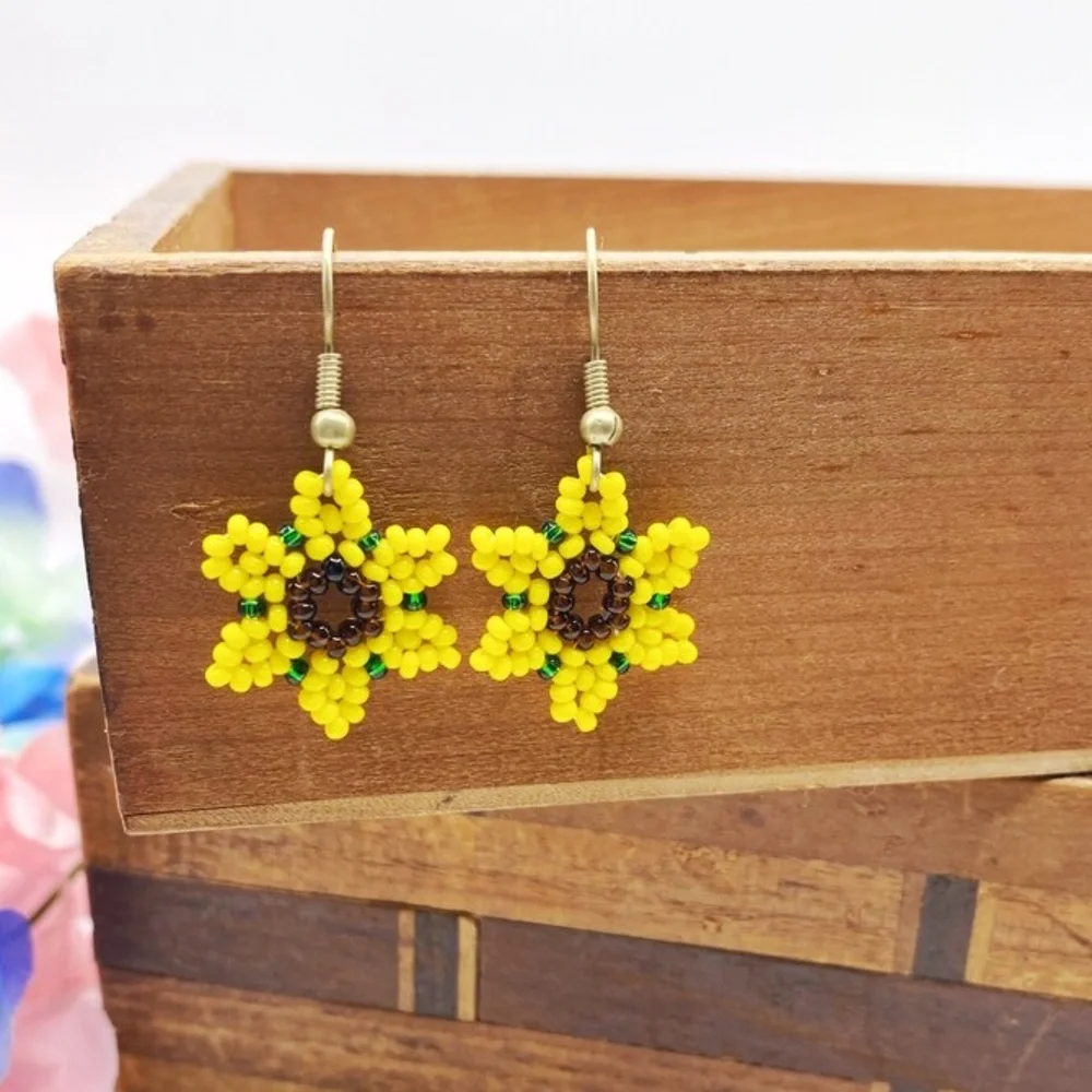 Handmade Sunflowers Dainty flower earrings made with Czech glass seed beads NWT - Picture 4 of 10